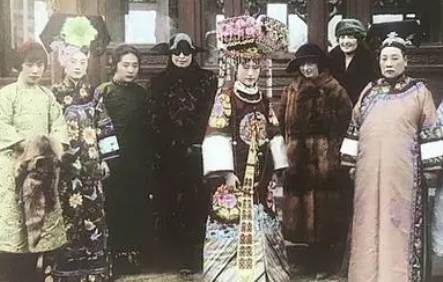 关于分手与民族身份的思考，文化差异有什么影响存在？