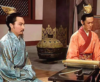 曹丕的文采探究：与曹植才华的较量
