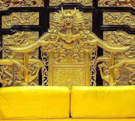 探秘故宫龙椅：材质与工艺的奥秘