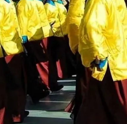 清朝侍卫腰刀为什么反着带？背后有什么原因存在？