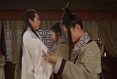 古代大夫妻的夜间生活：女仆的角色与职责