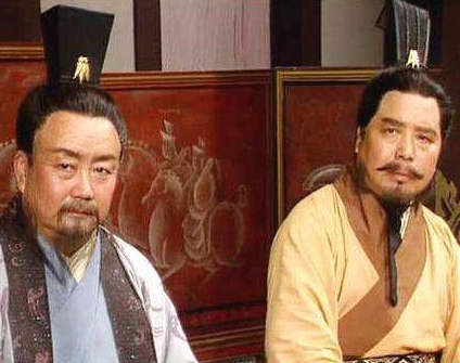 赤壁之战背后的智谋：贾诩与曹操的关系探秘