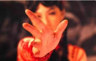 红线系腰间：古代青楼女子的独特标识