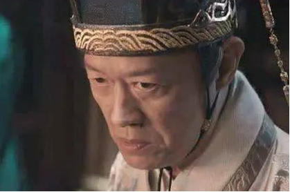 魏忠贤之顺从：权力斗争中的无奈与策略
