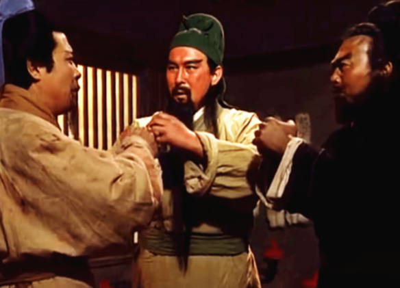 刘备为何偏爱带关羽出行而非张飞？