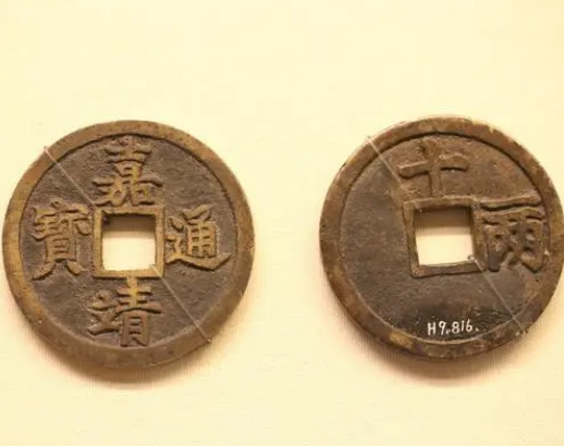 探究中国古代钱币：方孔之谜