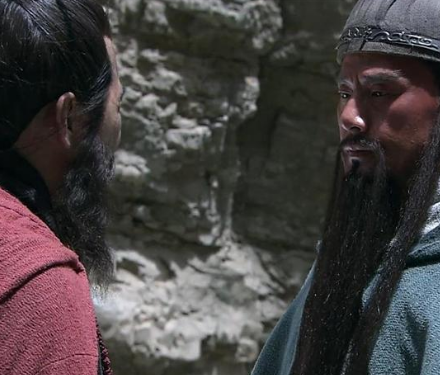 华容道之谜：关羽放走曹操的历史解读与假设推演