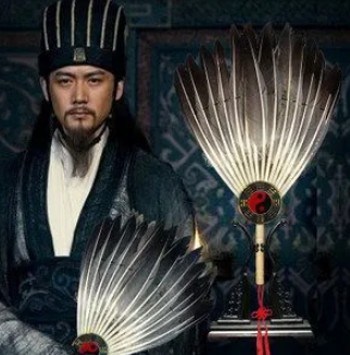 诸葛亮的扇子：智慧与象征的合一
