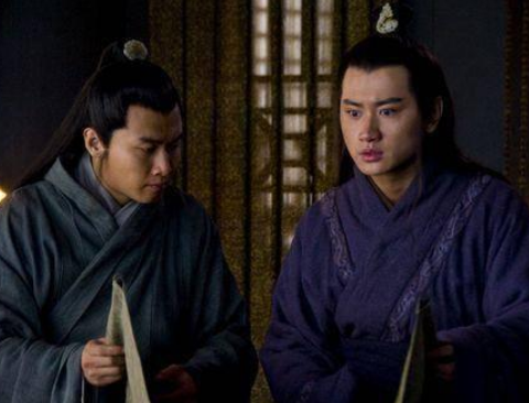 曹丕上位后对曹植的态度：兄弟情深还是权力之争？