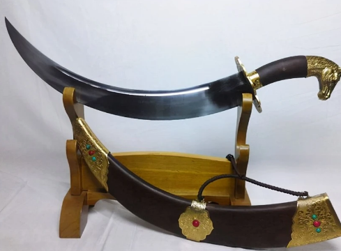 兵器之别：探究中原与草原武器差异及弯刀的游牧情怀