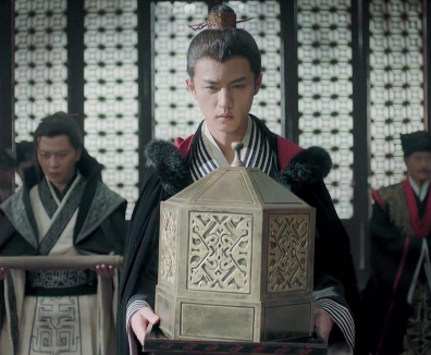 荆轲刺秦事件中的秦舞阳：从杀人少年到胆怯侍医