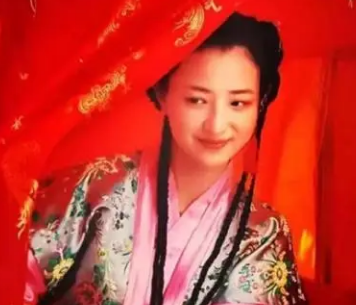 古代大户人家的夜间生活：丫鬟的陪伴与作用