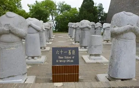 探秘乾陵：揭秘61座无头石像的由来
