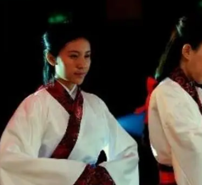 揭秘历史传说：秦始皇的宫女是否真的隐居深山？