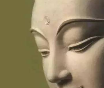 佛像艺术中的神秘之别：开眼佛与闭眼佛
