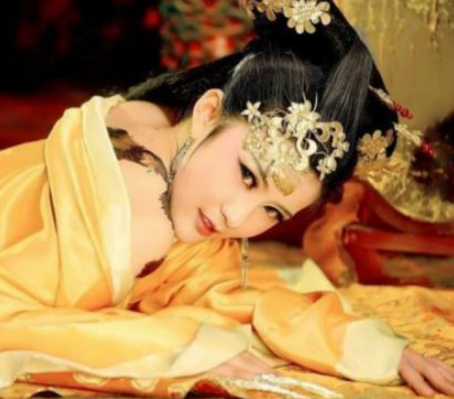 古代小妾“孔雀开屏”的含义与象征