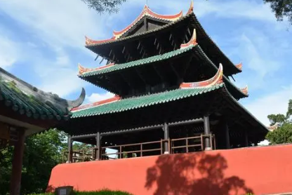 中国古建筑奇迹：悬空的楼根承重柱