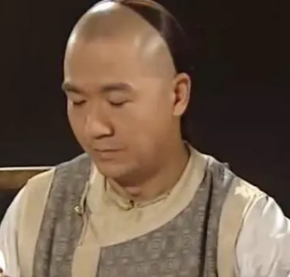 权力斗争中的智者：纪晓岚如何在嘉庆继位后被重用