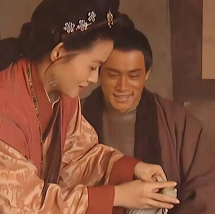 武松杀潘金莲前撕衣的深层含义，这么做有什么目的存在？