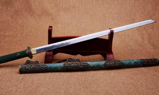 刀剑之争——探讨古代英雄的兵器选择