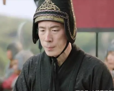 诸葛亮与黄皓：命运交织的智者与宦官
