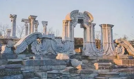 阿房宫与圆明园：历史遗迹的重建之争