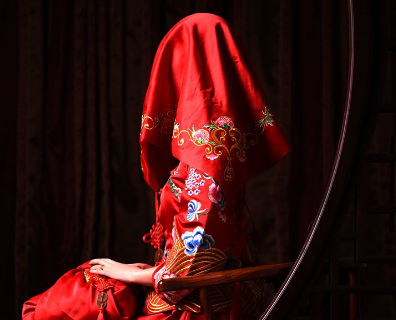 揭秘古代婚礼仪式：红盖头的象征意义