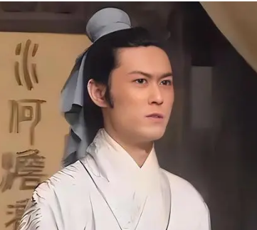 权力斗争中的失策：杨彪与曹操的对决