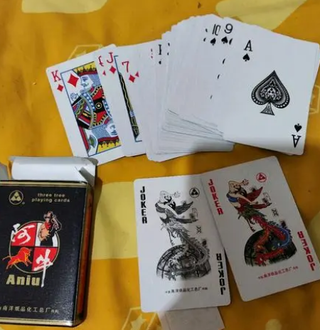扑克的起源与变迁：从中国到西方的文化融合