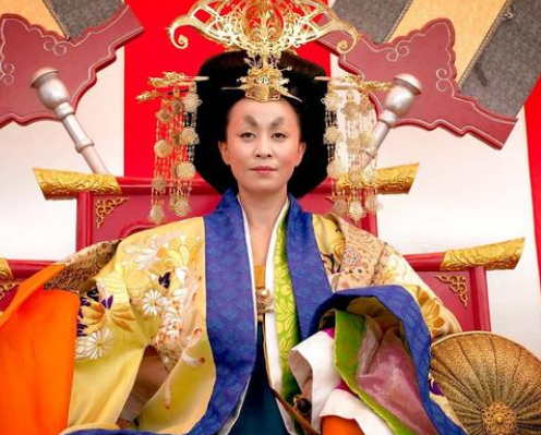 探秘中国历史上的女皇帝：武则天与她的先驱者