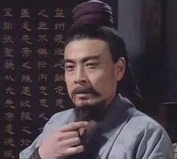 诸葛亮的亲力亲为与挥泪斩马谡的背后