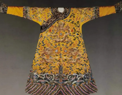 古代龙袍的真相：一次性服饰还是可重复穿着？