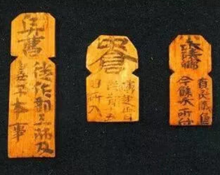 古代社交礼仪：代替名片的独特方法与记忆印象的艺术