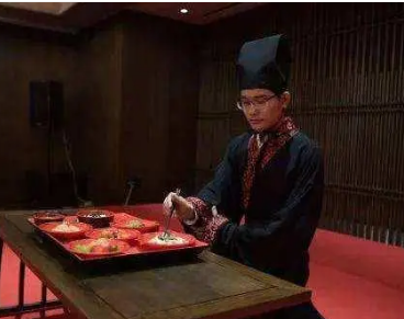宫酱的由来与清庭南书房的气味之谜