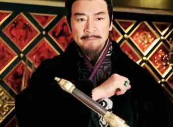 霍光的权臣之路与诸葛亮的忠臣形象：一段对比分析