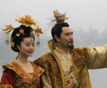 唐朝女性服饰的风尚与文化解读
