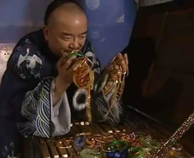 乾隆晚期贪腐问题的根源与影响