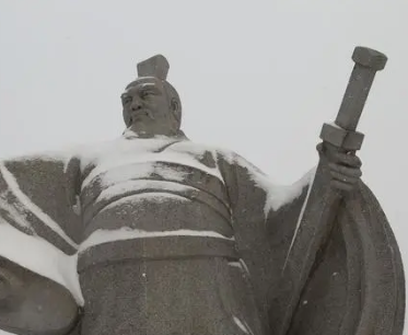 曹操：文武双全的东汉末年杰出人物
