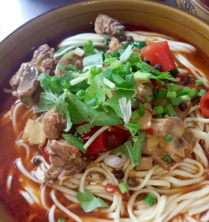 寻找美味的姜汁鸭肉面：一道独特的小吃在哪里？