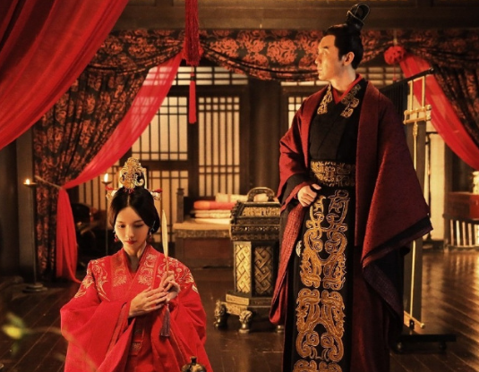 “一女乱三曹”：历史真相与八卦传闻