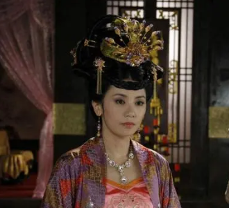 The issue of Empress Wu Zetians succession: Why did she not pass the throne to her daughter Princess Taiping?