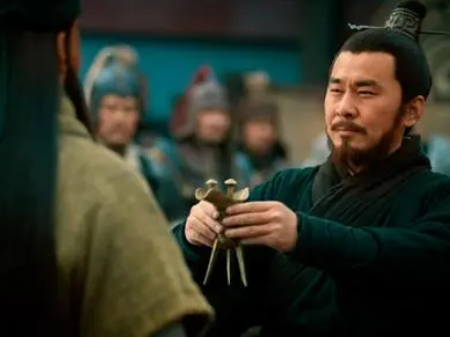 关羽放曹操走华容道：一段三国的义气与智谋