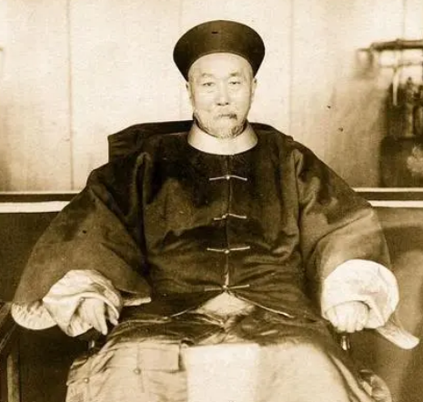 黄龙旗的推广与李鸿章的历史角色