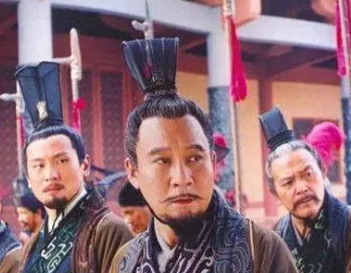 权力的觉醒：汉武帝即位初期的挑战与诏书的力量