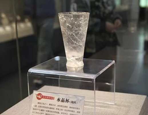 战国墓葬里发现了现代玻璃杯：穿越时空的谜团