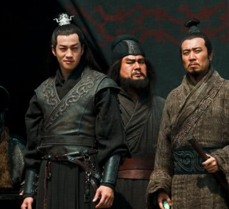 刘备与吕布：从盟友到敌手的转变