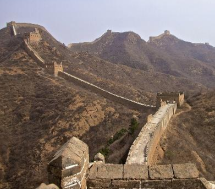 古往今来，巍巍长城——探究长城的建造与防御功能