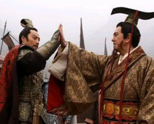 秦始皇统一六国后，为何被项羽和刘邦轻易推翻？