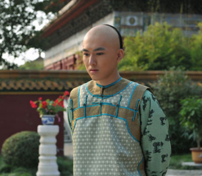 弘时的悲剧：被削宗籍与离奇去世