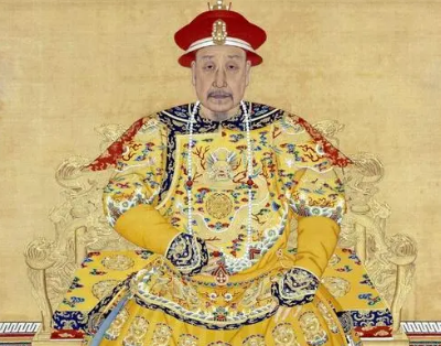 乾隆退位后的三年里做了什么？